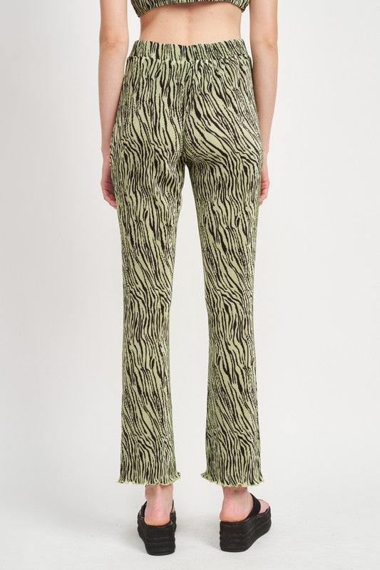 HIGH RISE  FLARE PLEATED PANTS