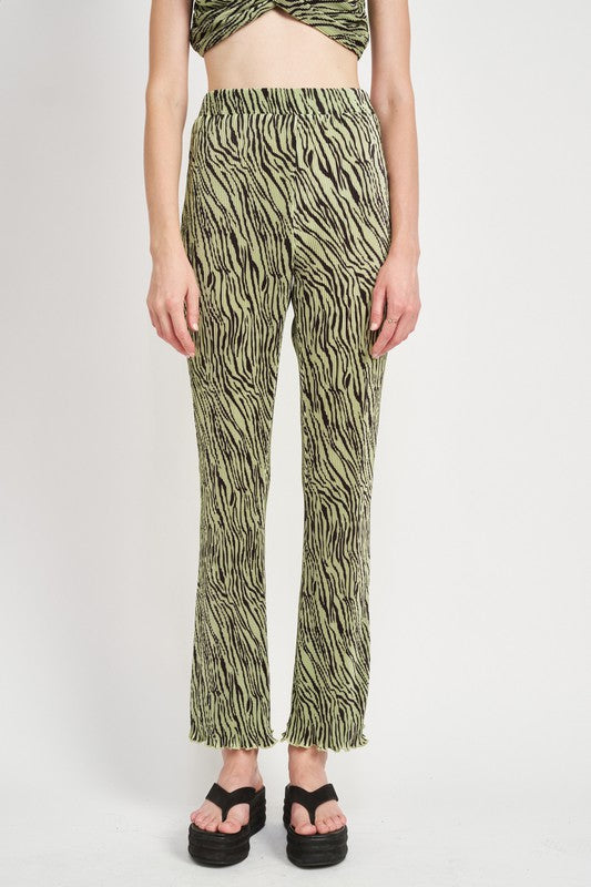 HIGH RISE  FLARE PLEATED PANTS